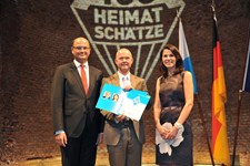 Heimatminister Albert Füracker und Kunstministerin Prof. Dr. med. Marion Kiechle prämieren 100 Heimatschätze